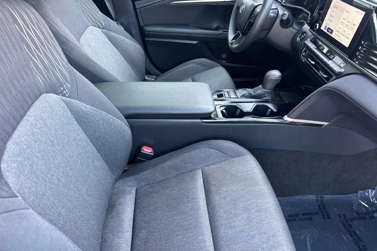 2025 Toyota Camry LE 12