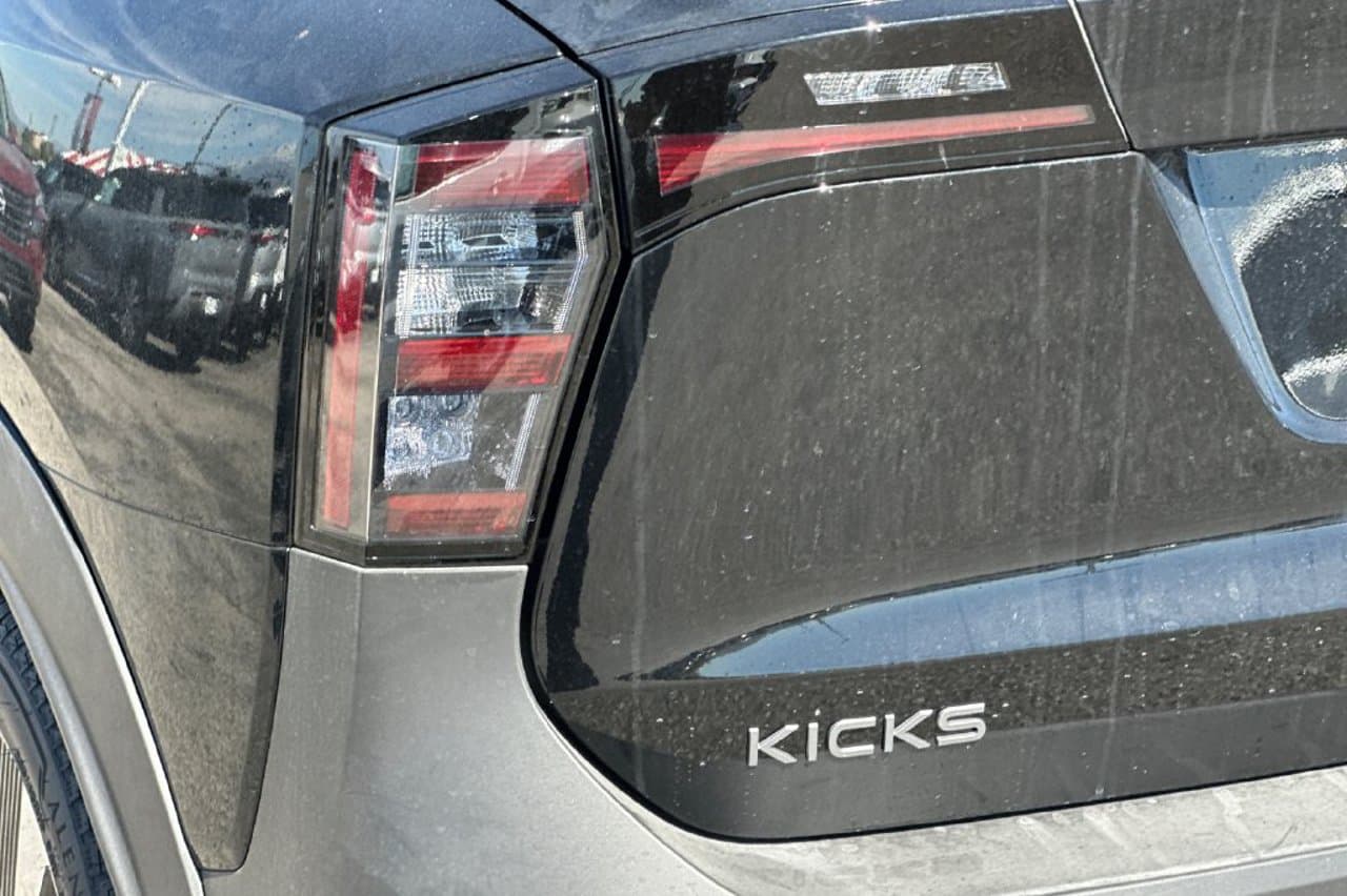 2026 Nissan Kicks SR 21