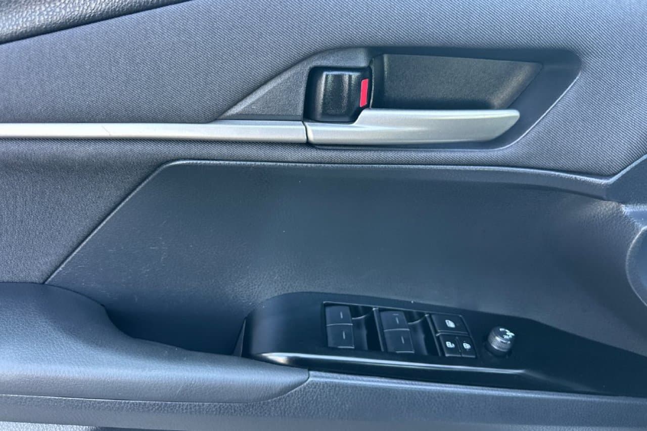 2025 Toyota Camry LE 8