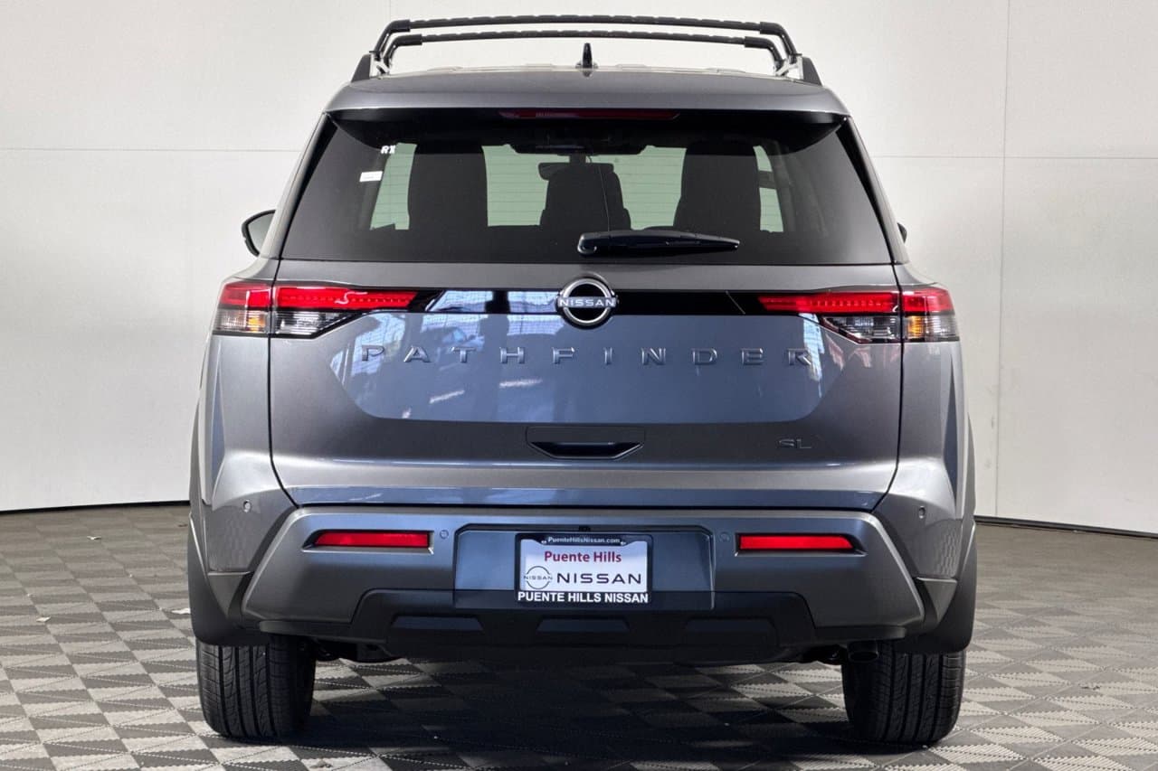 2026 Nissan Pathfinder SL 4