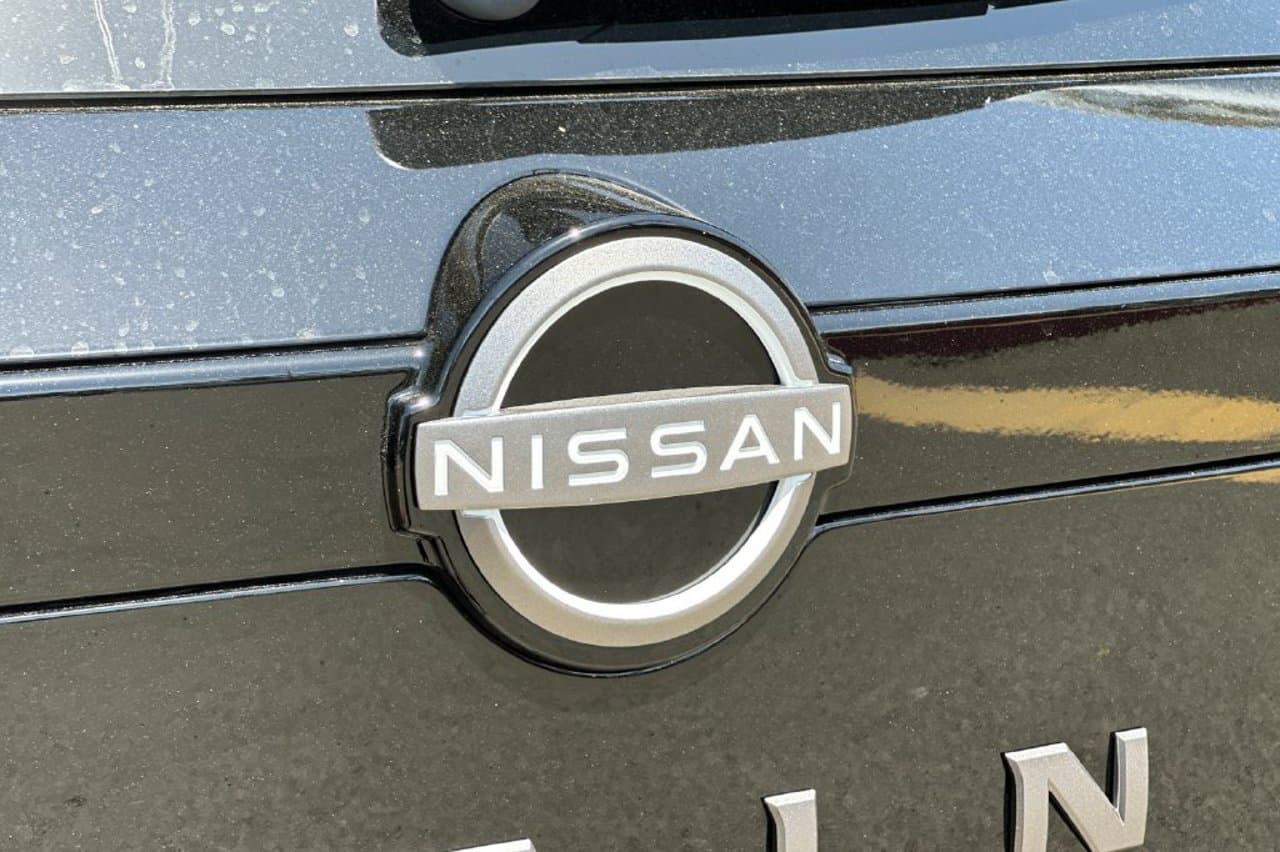 2026 Nissan Pathfinder SV 17