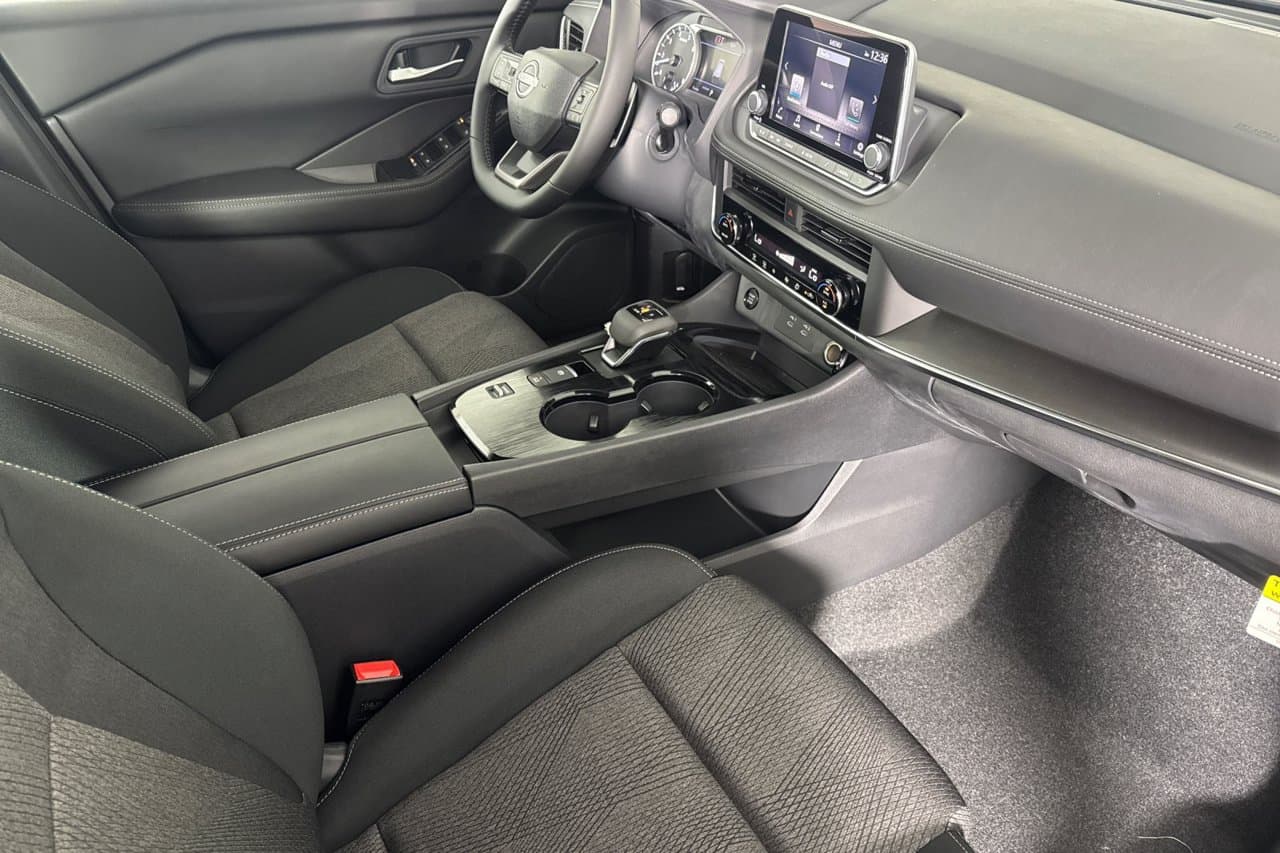 2026 Nissan Rogue SV 13