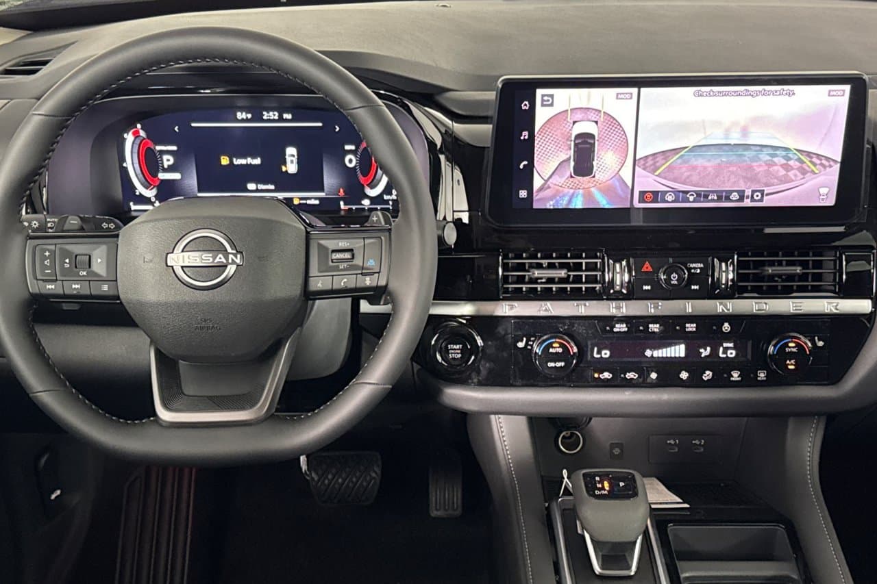 2026 Nissan Pathfinder SL 11