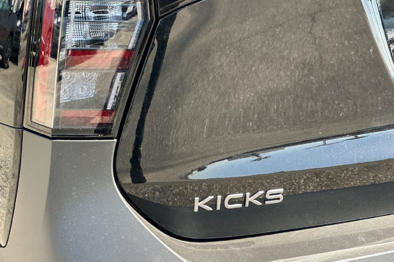 2027 Nissan Kicks SV 21