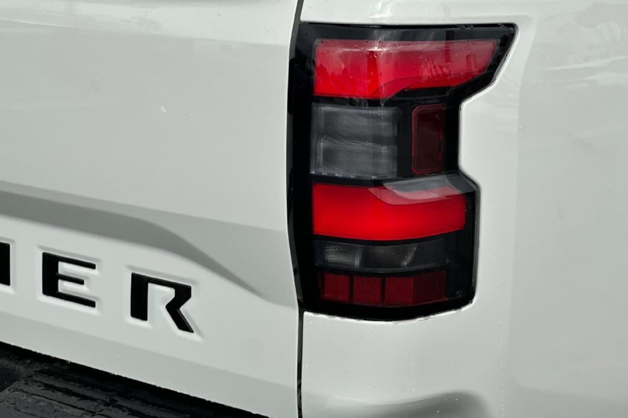 2027 Nissan Frontier SV 20