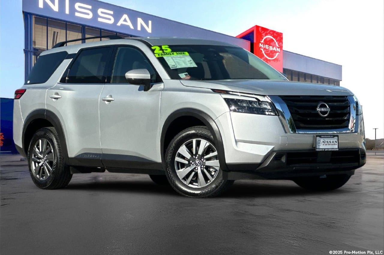 2025 Nissan Pathfinder SV 1