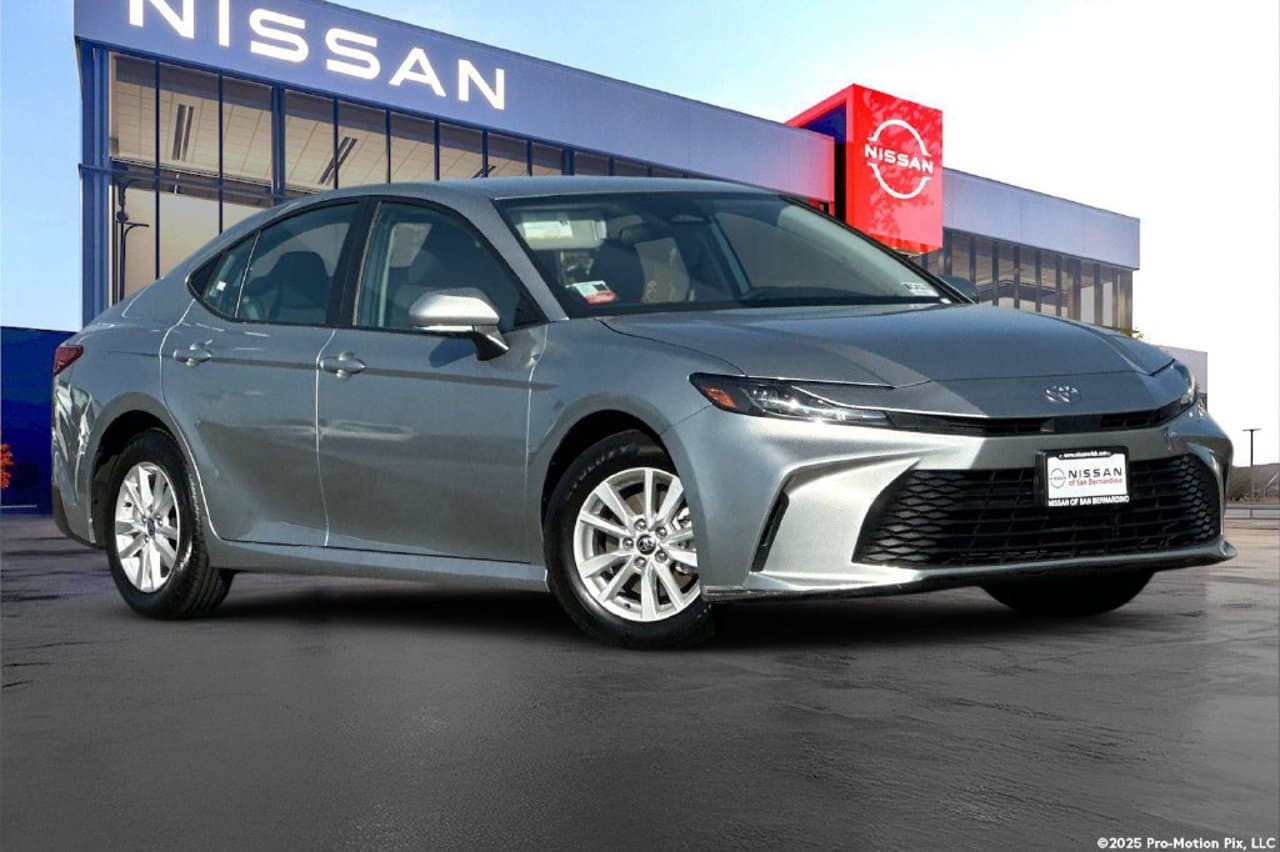 2025 Toyota Camry LE 1