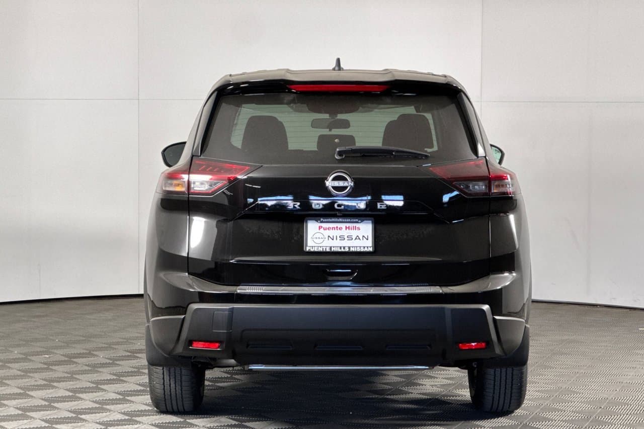 2026 Nissan Rogue SV 4