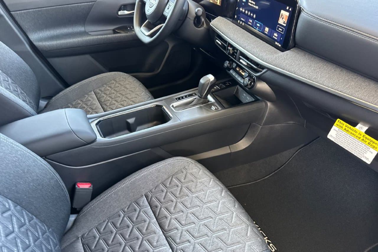 2027 Nissan Kicks SV 14