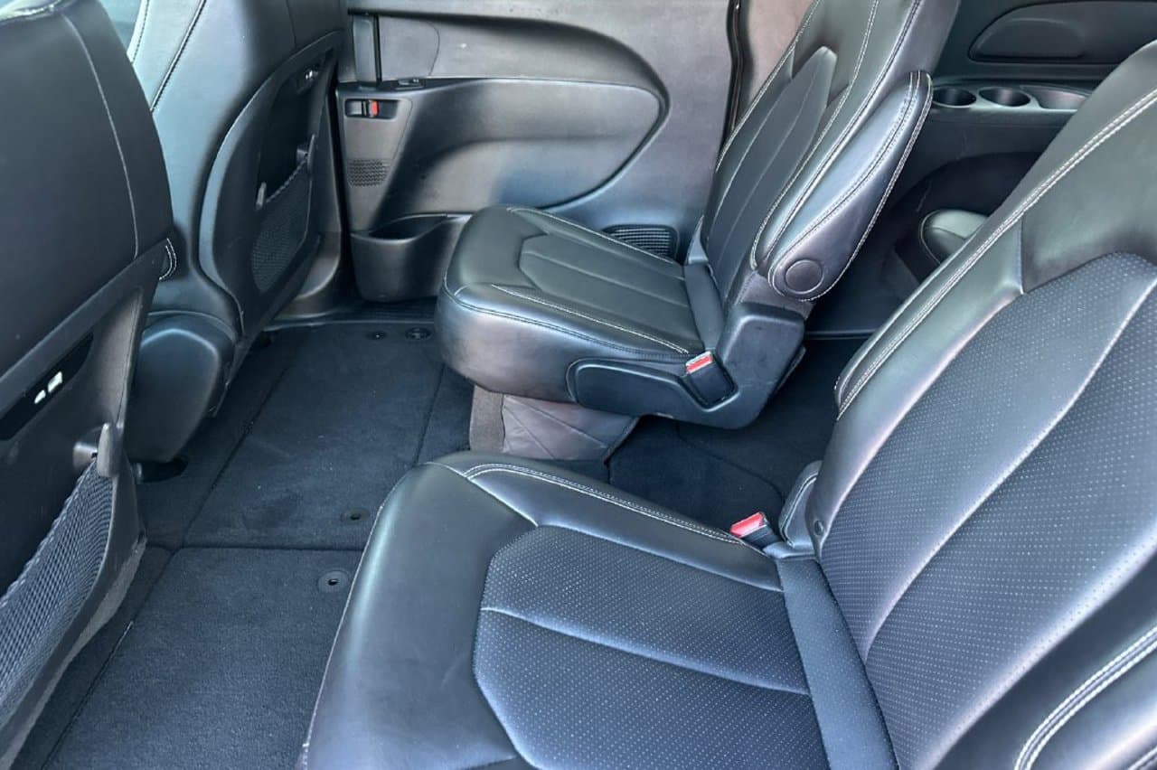 2025 Chrysler Pacifica Select 9