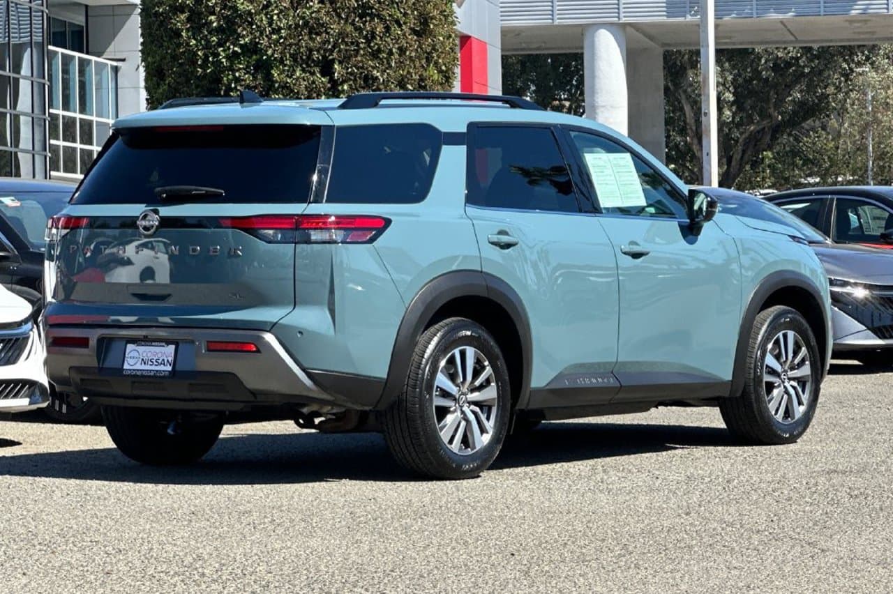 2026 Nissan Pathfinder SL 4