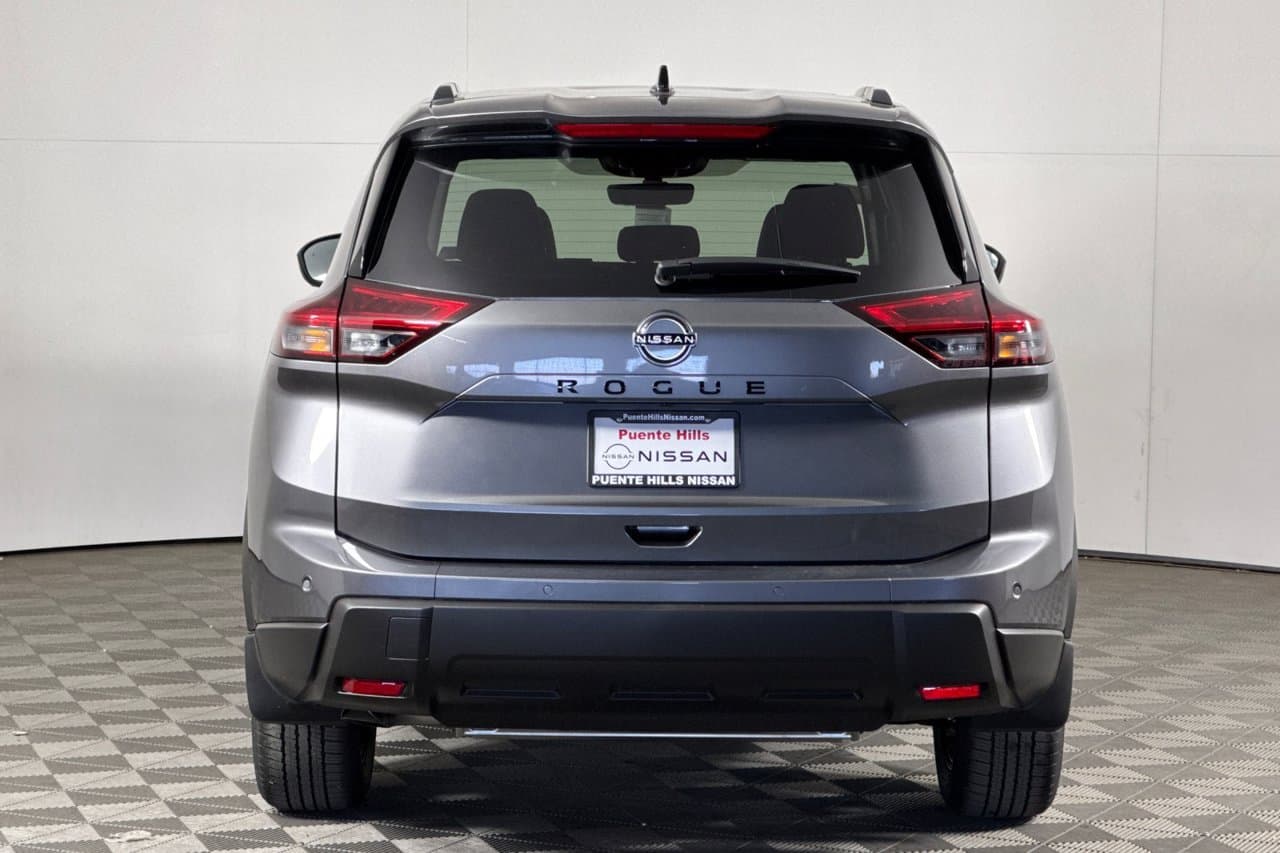2026 Nissan Rogue Dark Armor 13
