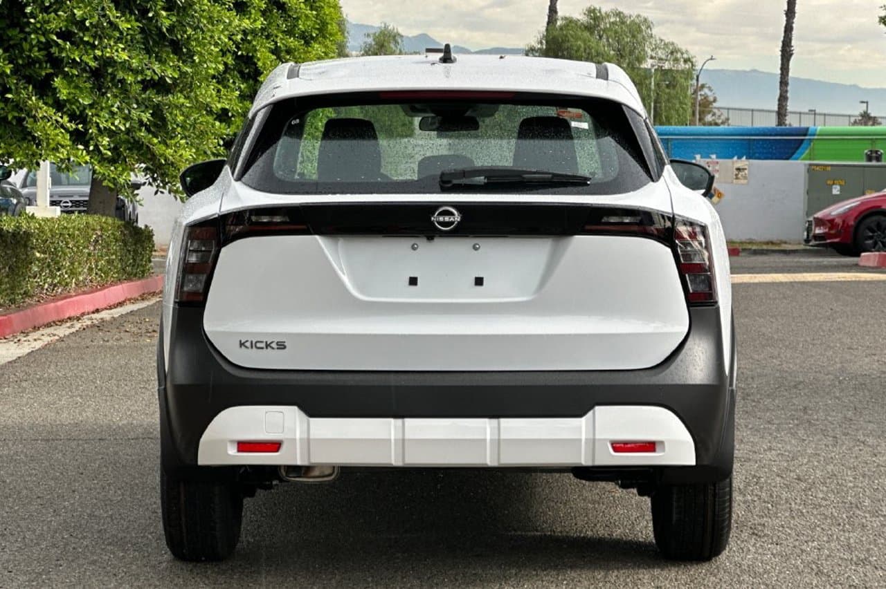 2027 Nissan Kicks S 5