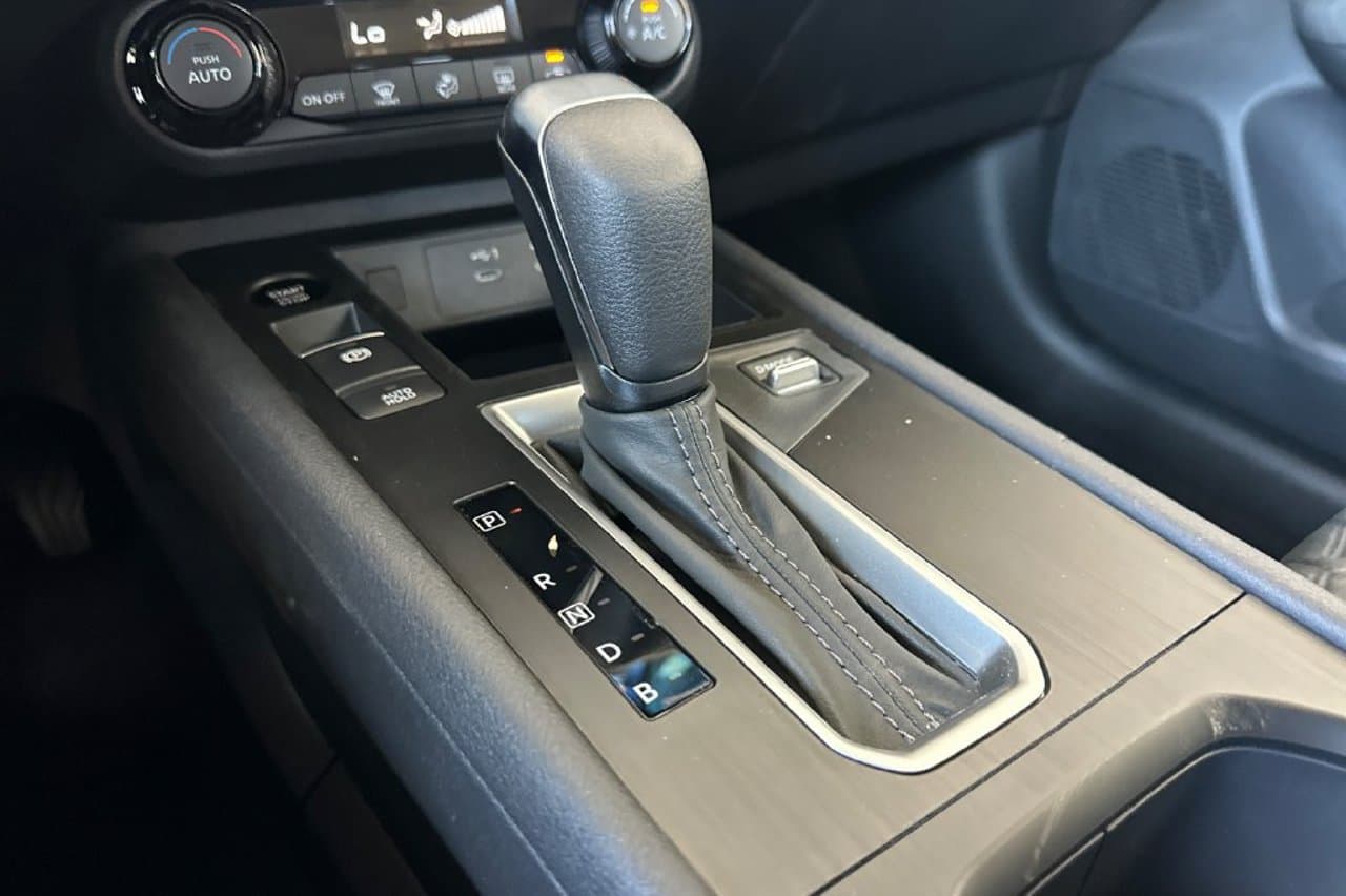 2026 Nissan Kicks SV 18
