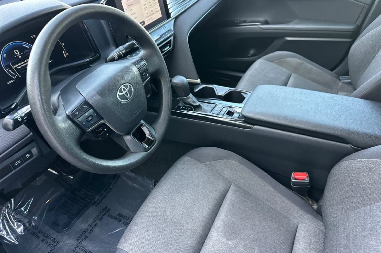 2025 Toyota Camry LE 7