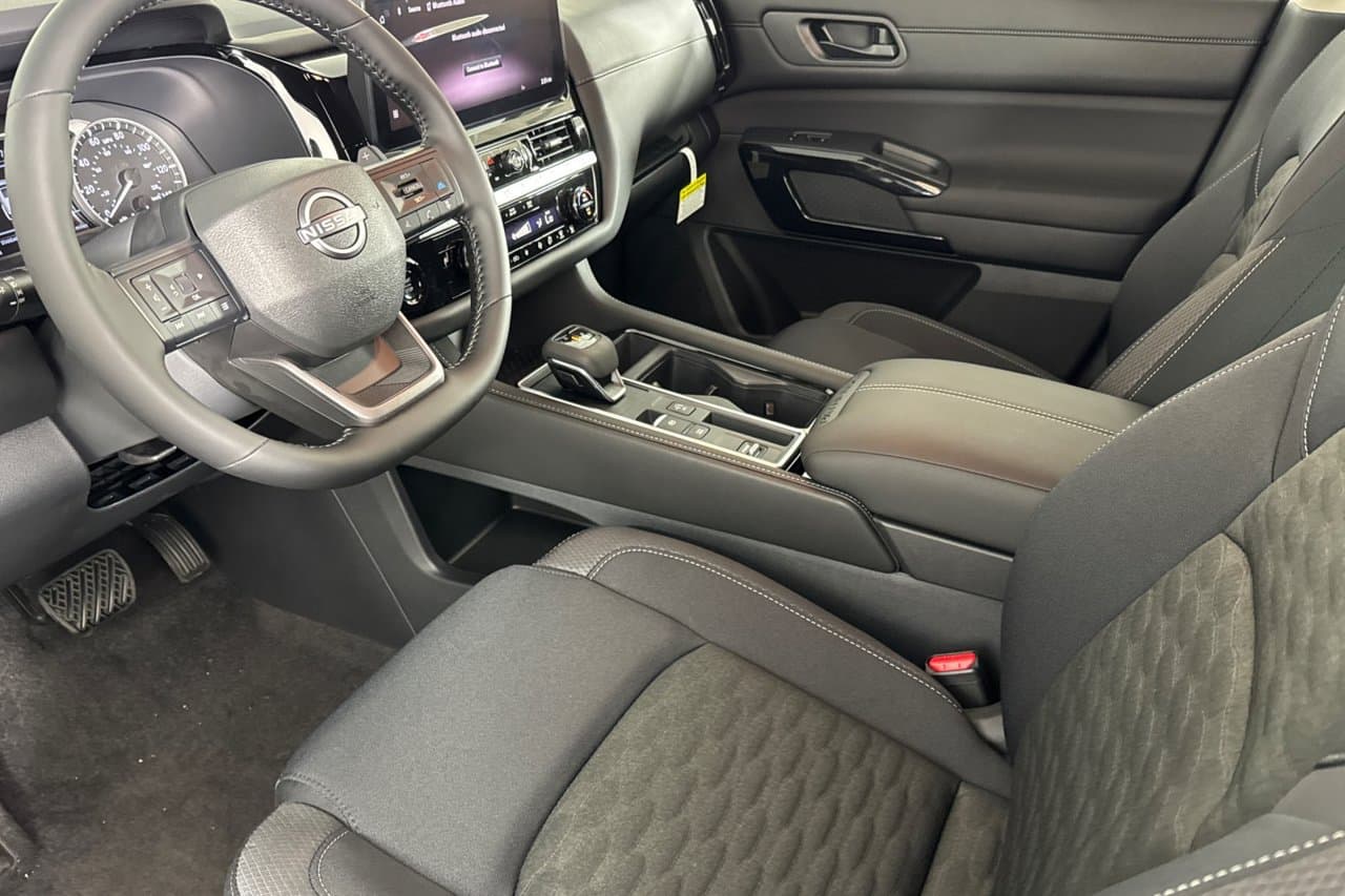2026 Nissan Pathfinder SV 7