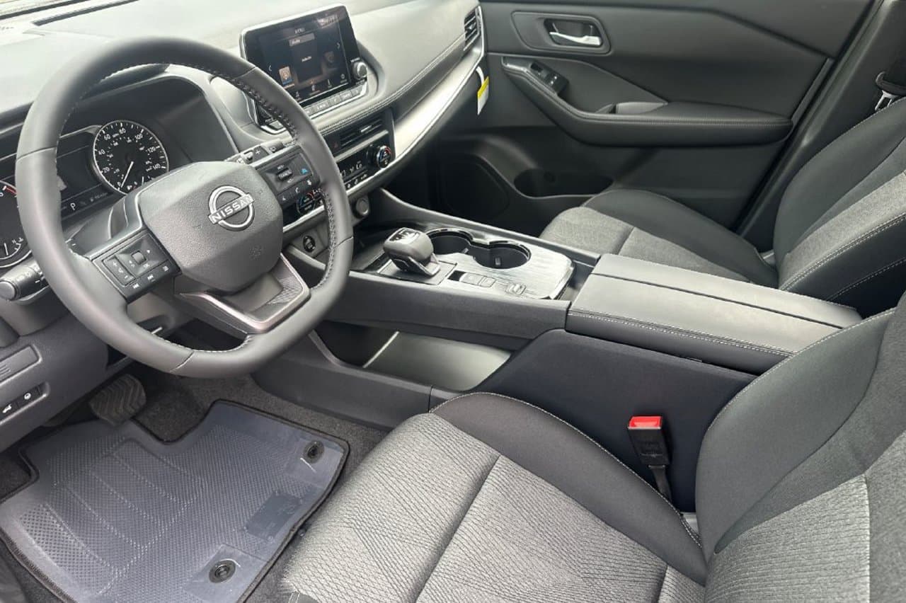 2026 Nissan Rogue SV 8