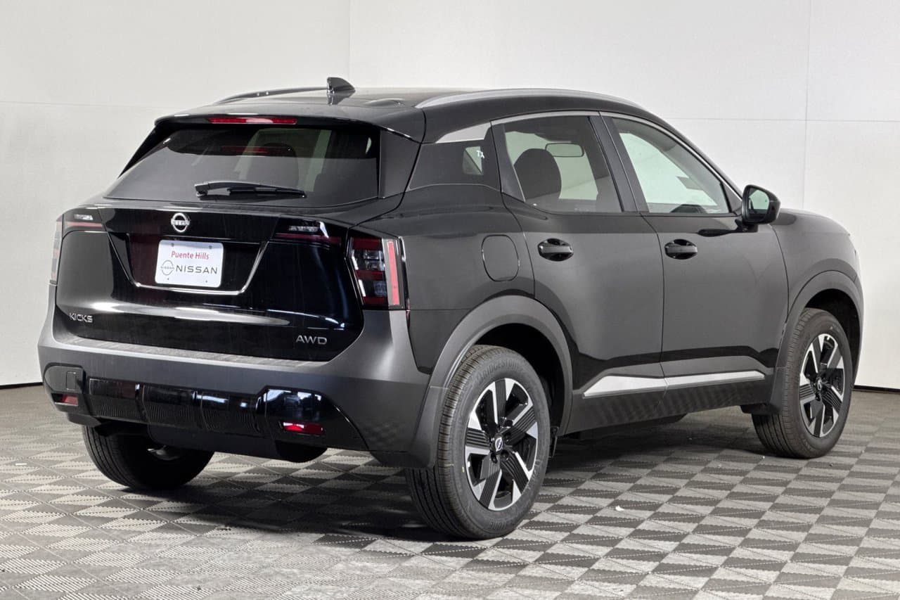 2027 Nissan Kicks SV 3