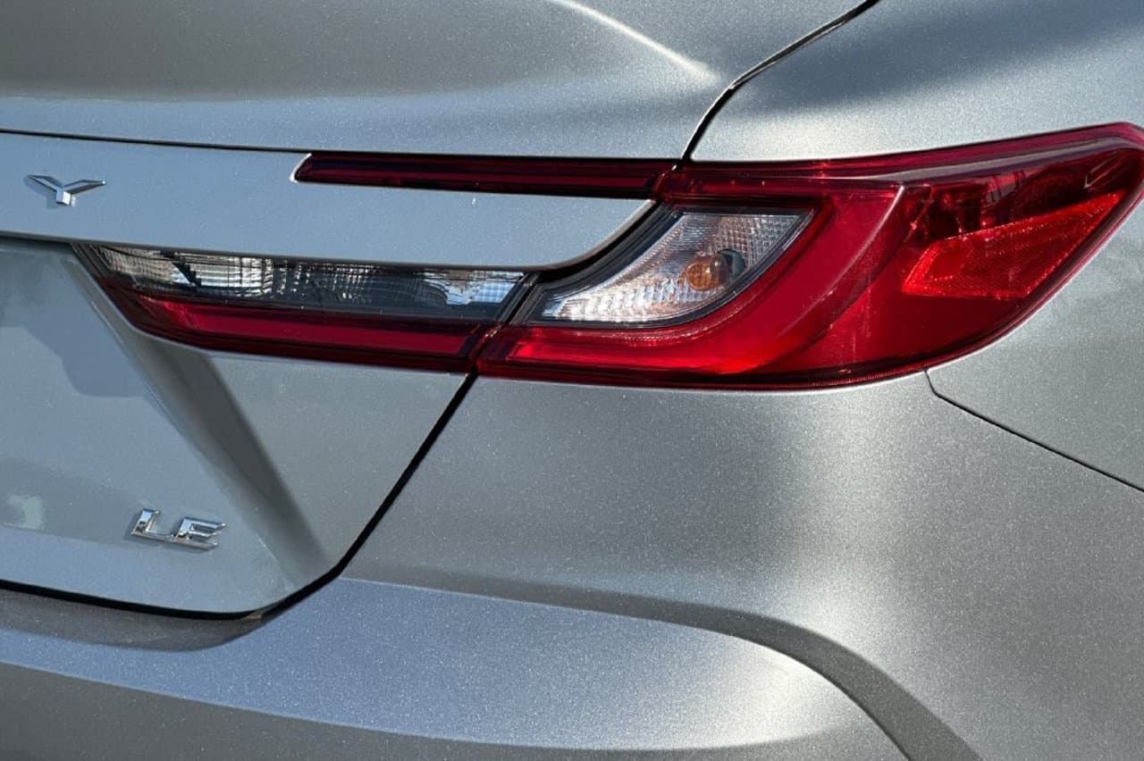 2025 Toyota Camry LE 21