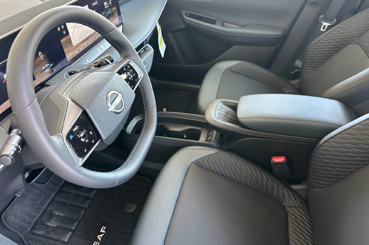 2026 Nissan LEAF PLATINUM+ 7