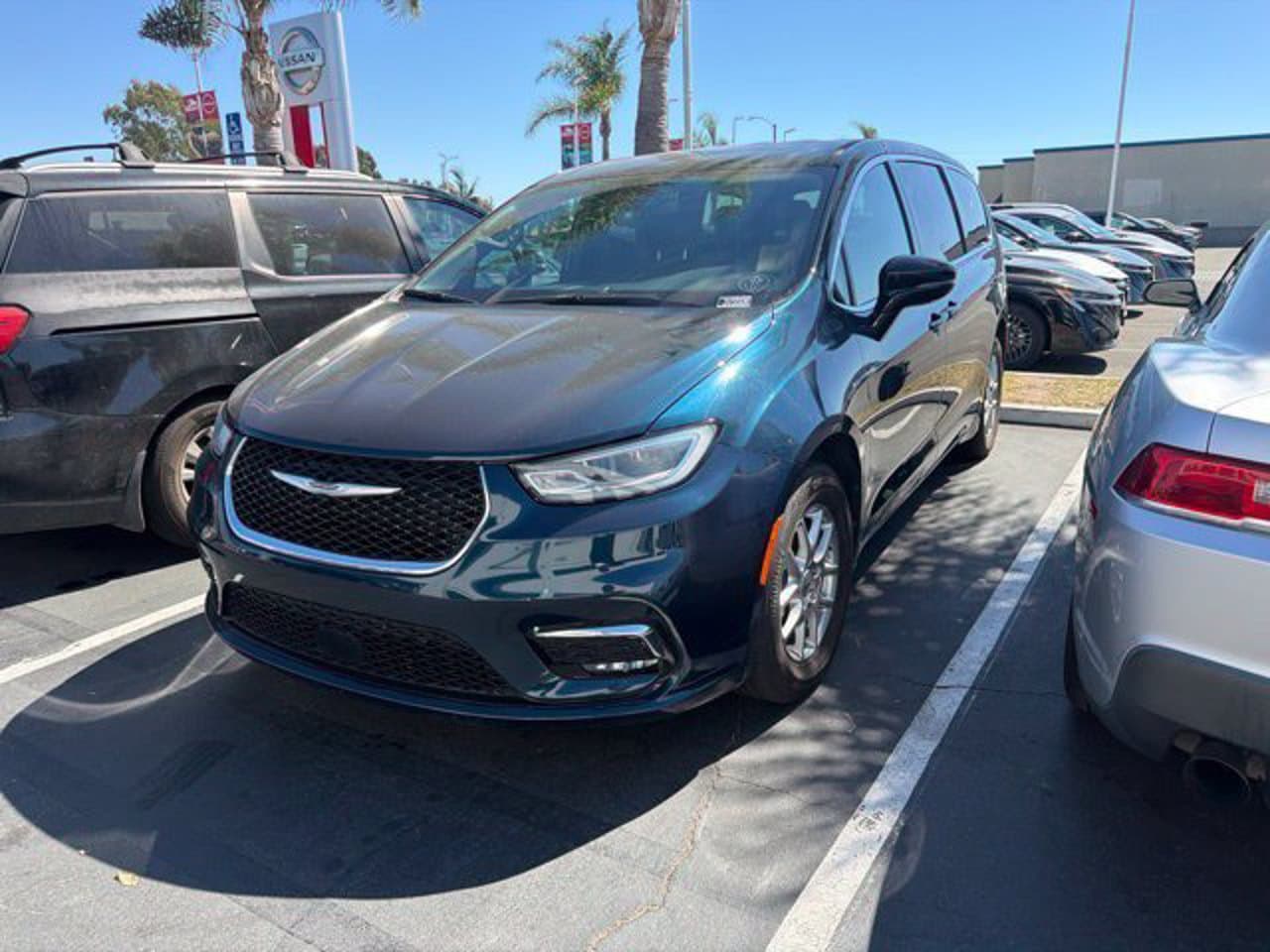 2025 Chrysler Pacifica Select 3