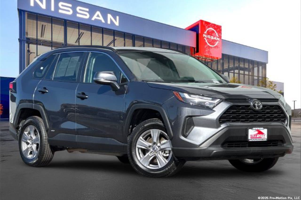 2025 Toyota RAV4 Hybrid XLE 2