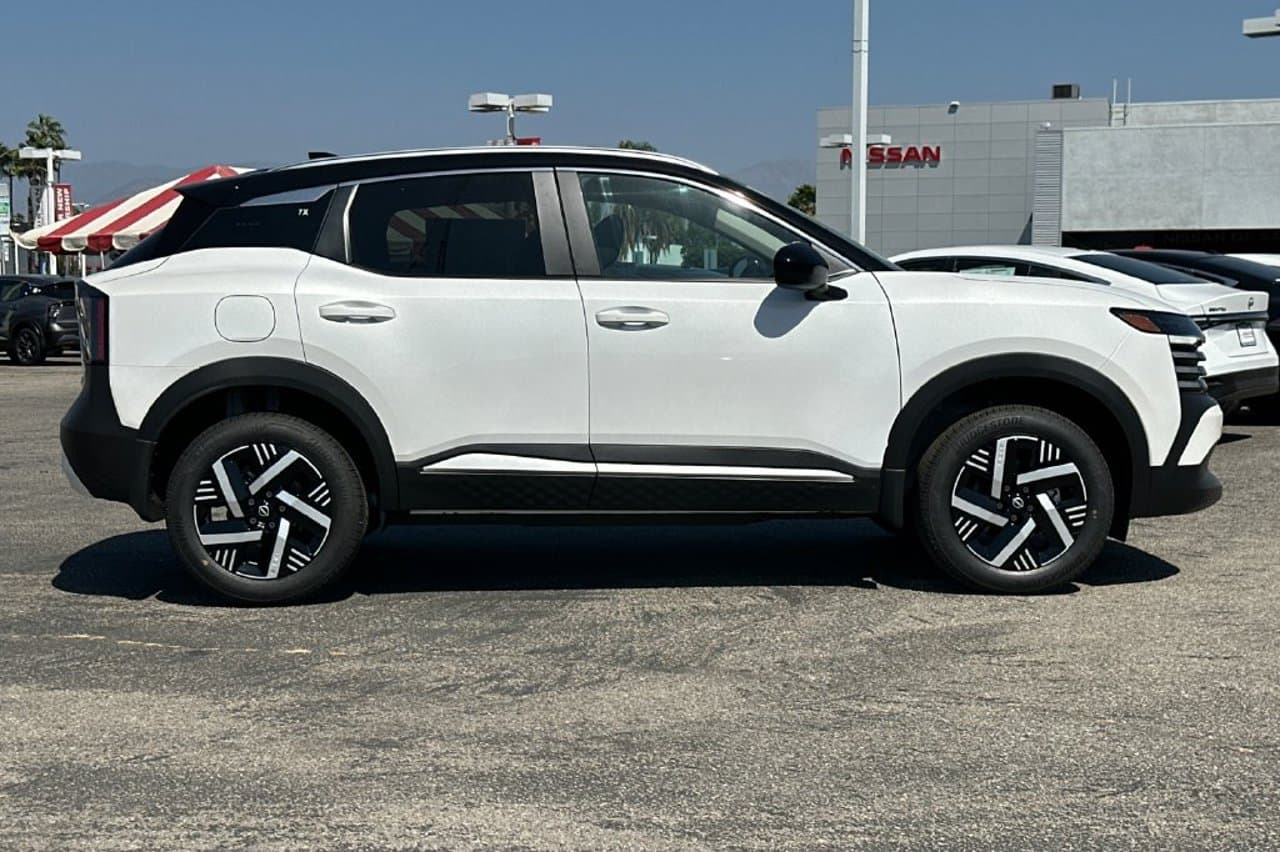 2027 Nissan Kicks SV 2