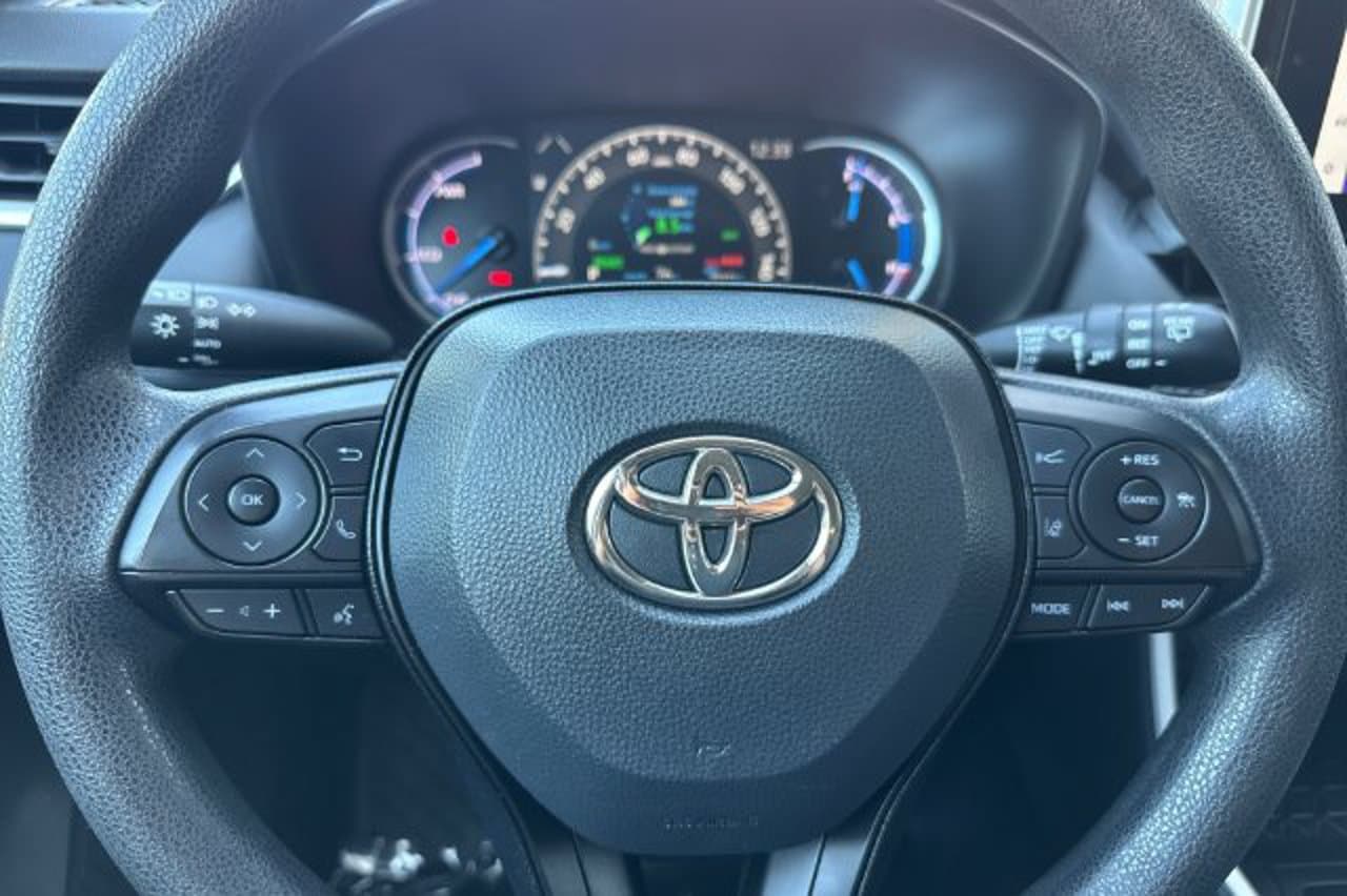 2025 Toyota RAV4 Hybrid XLE 21