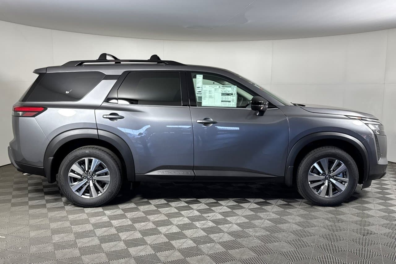 2026 Nissan Pathfinder SL 2