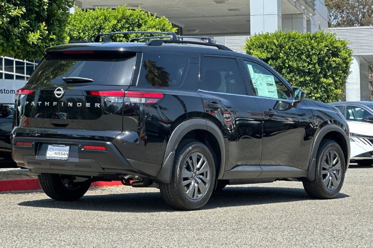 2026 Nissan Pathfinder SV 4