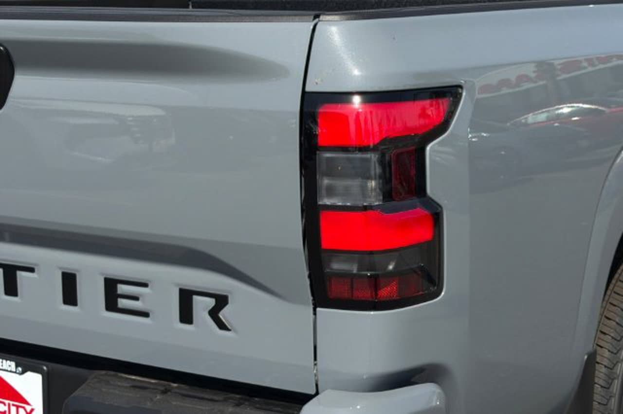 2027 Nissan Frontier SV 22