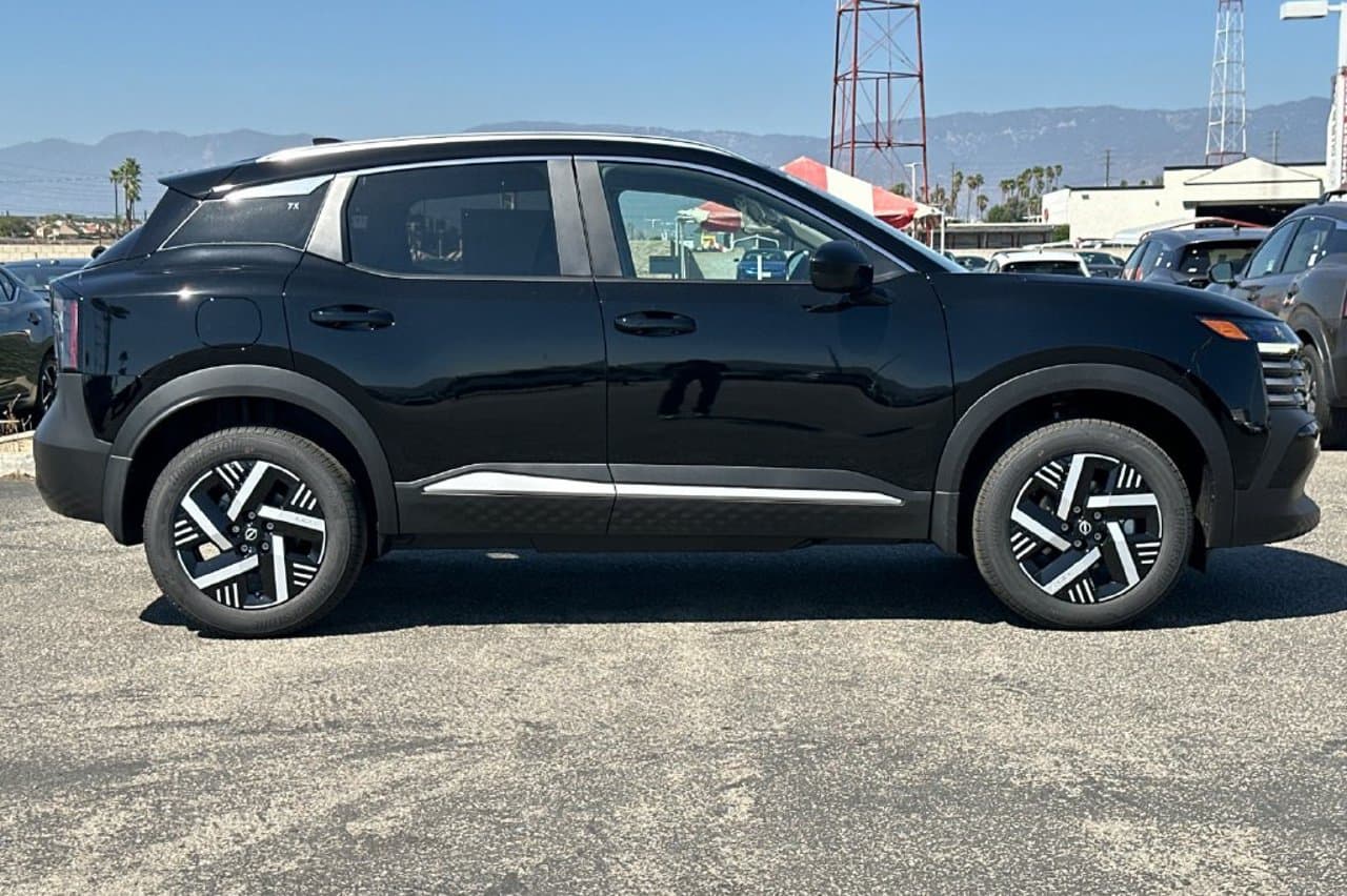 2027 Nissan Kicks SV 2
