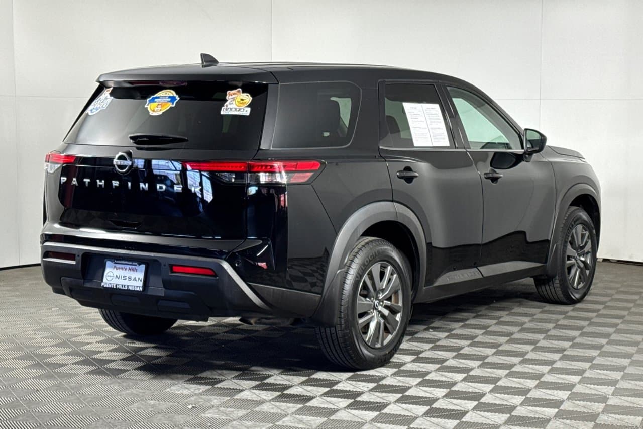 2024 Nissan Pathfinder S 3