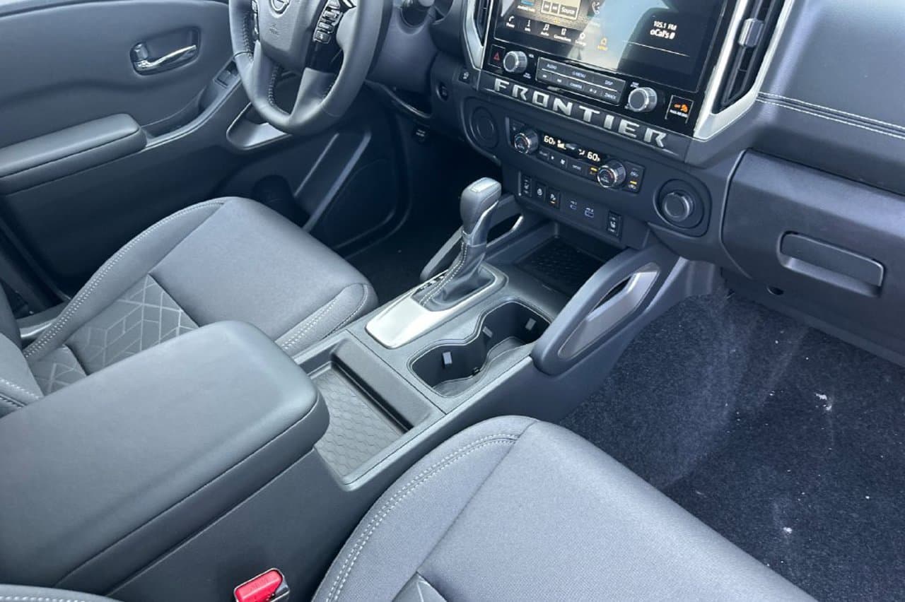 2027 Nissan Frontier SV 13