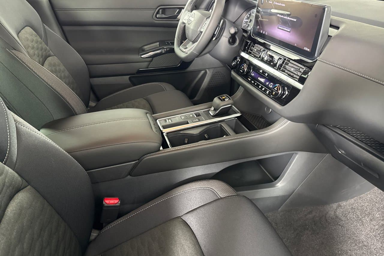 2026 Nissan Pathfinder SV 14