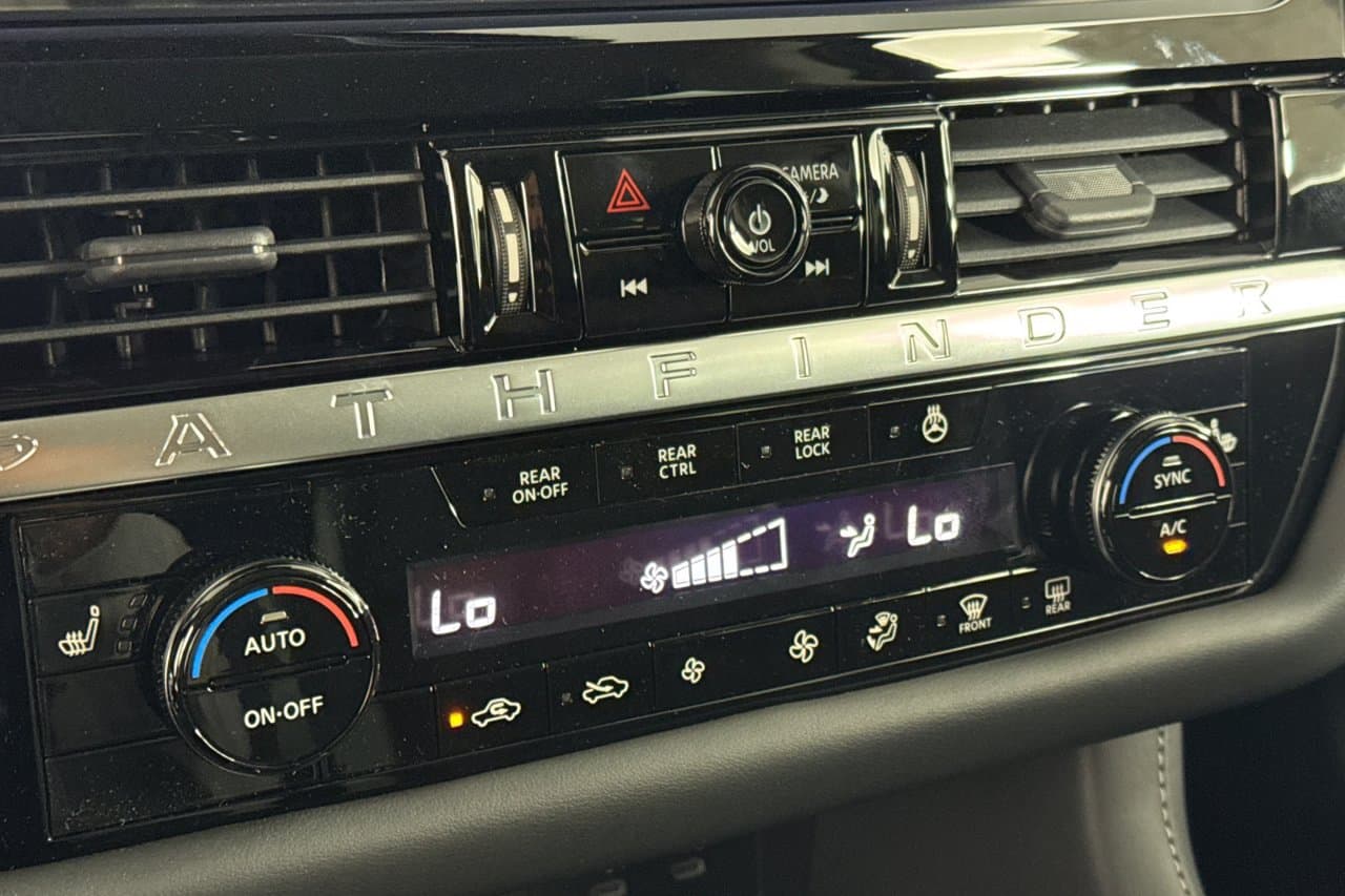 2026 Nissan Pathfinder SL 26