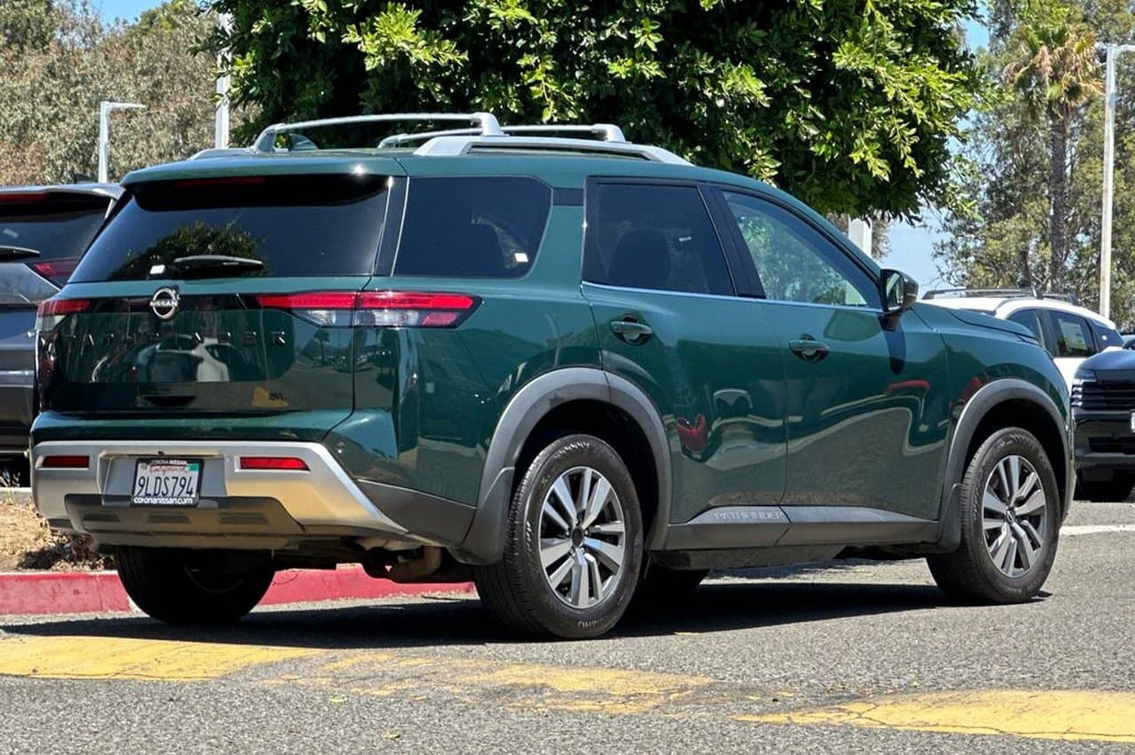 2024 Nissan Pathfinder SL 4