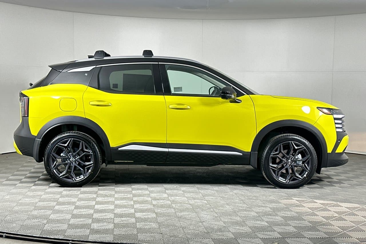 2026 Nissan Kicks SR 2