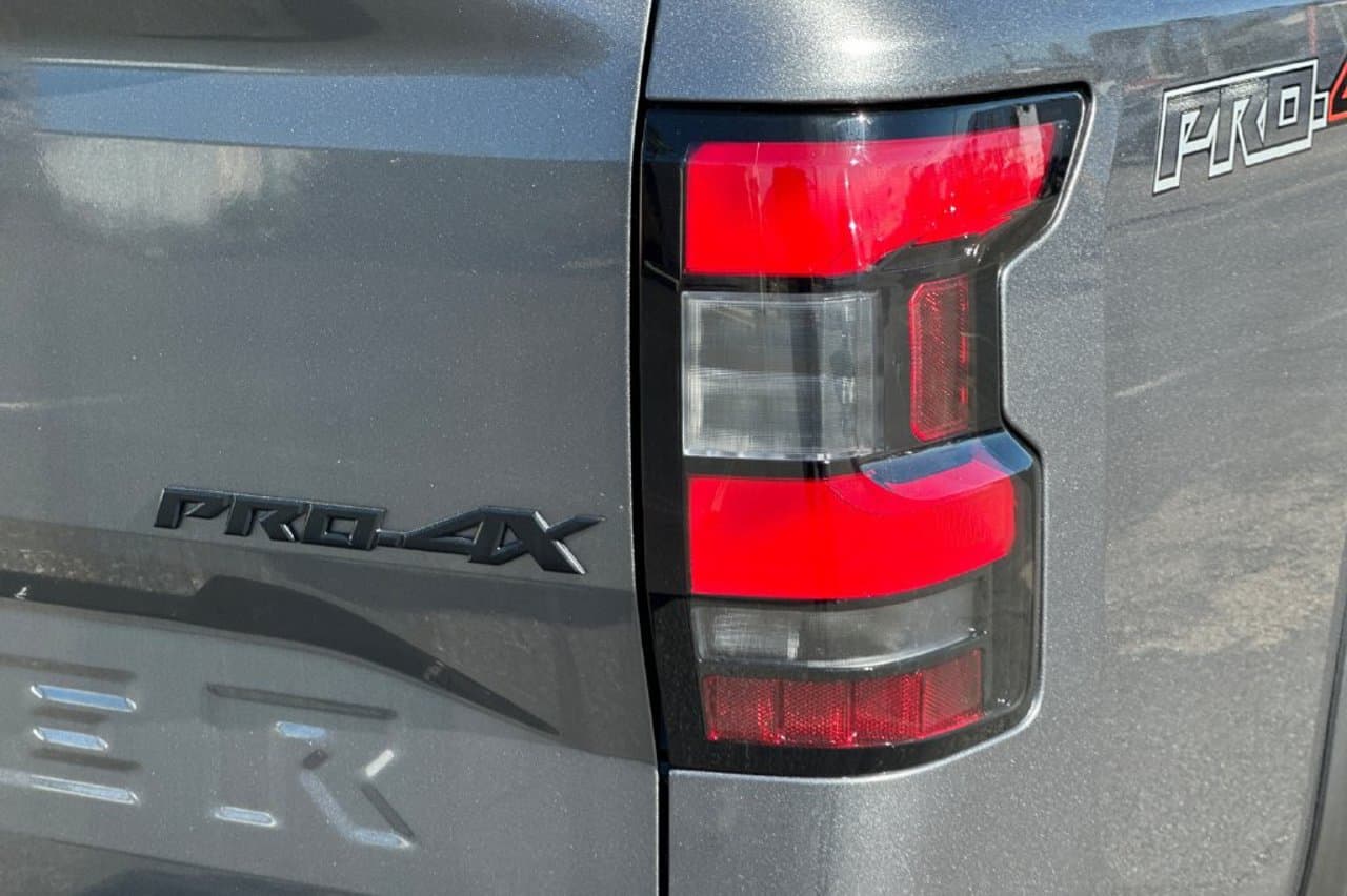 2023 Nissan Frontier PRO-4X 22