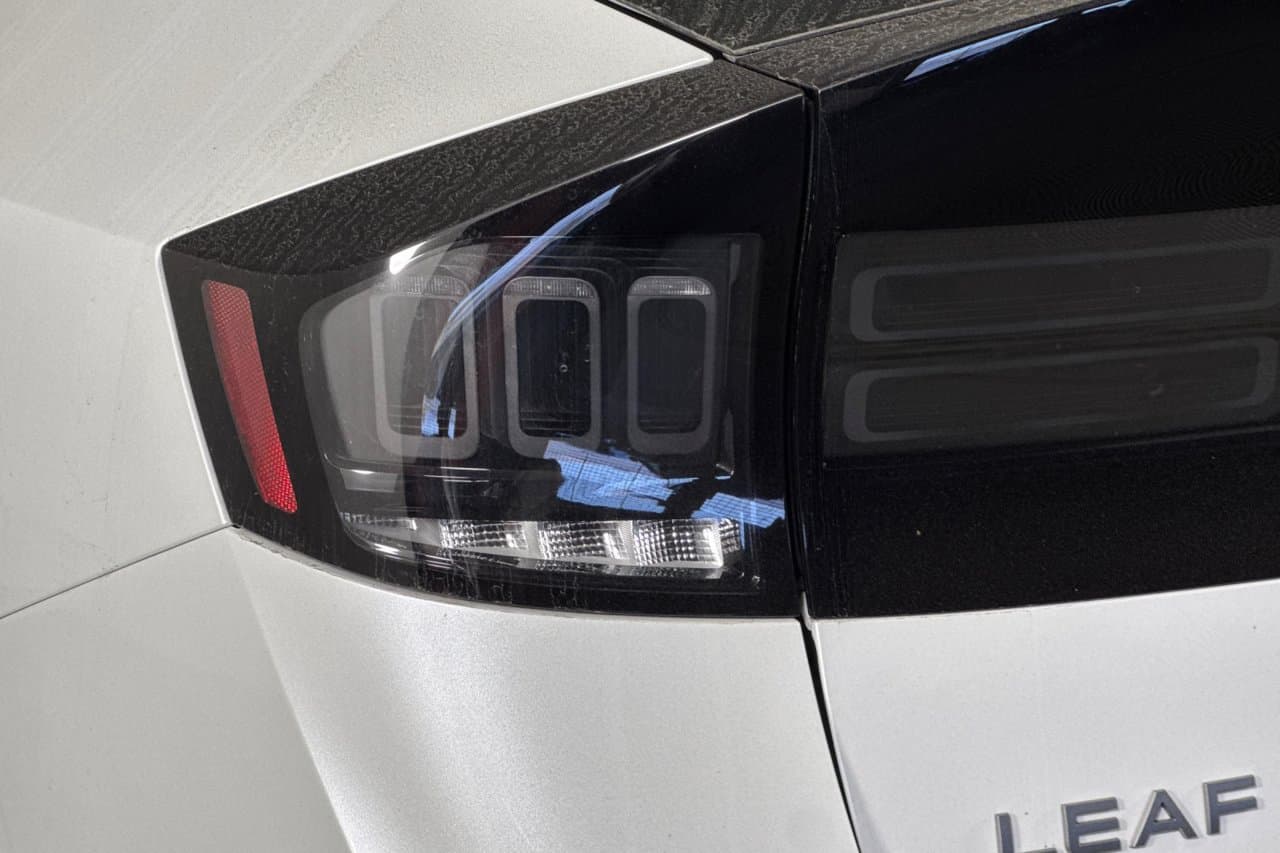 2026 Nissan LEAF PLATINUM+ 23