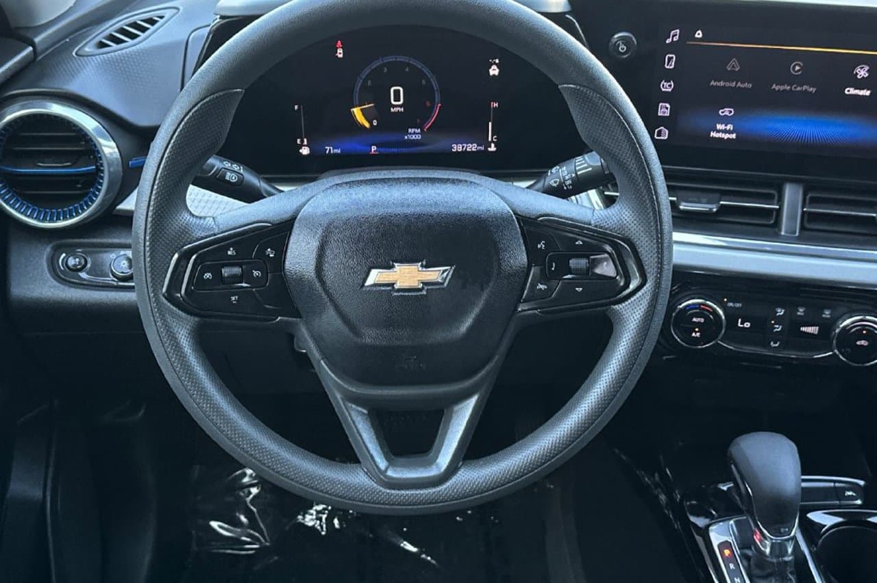 2025 Chevrolet Trax LT 12