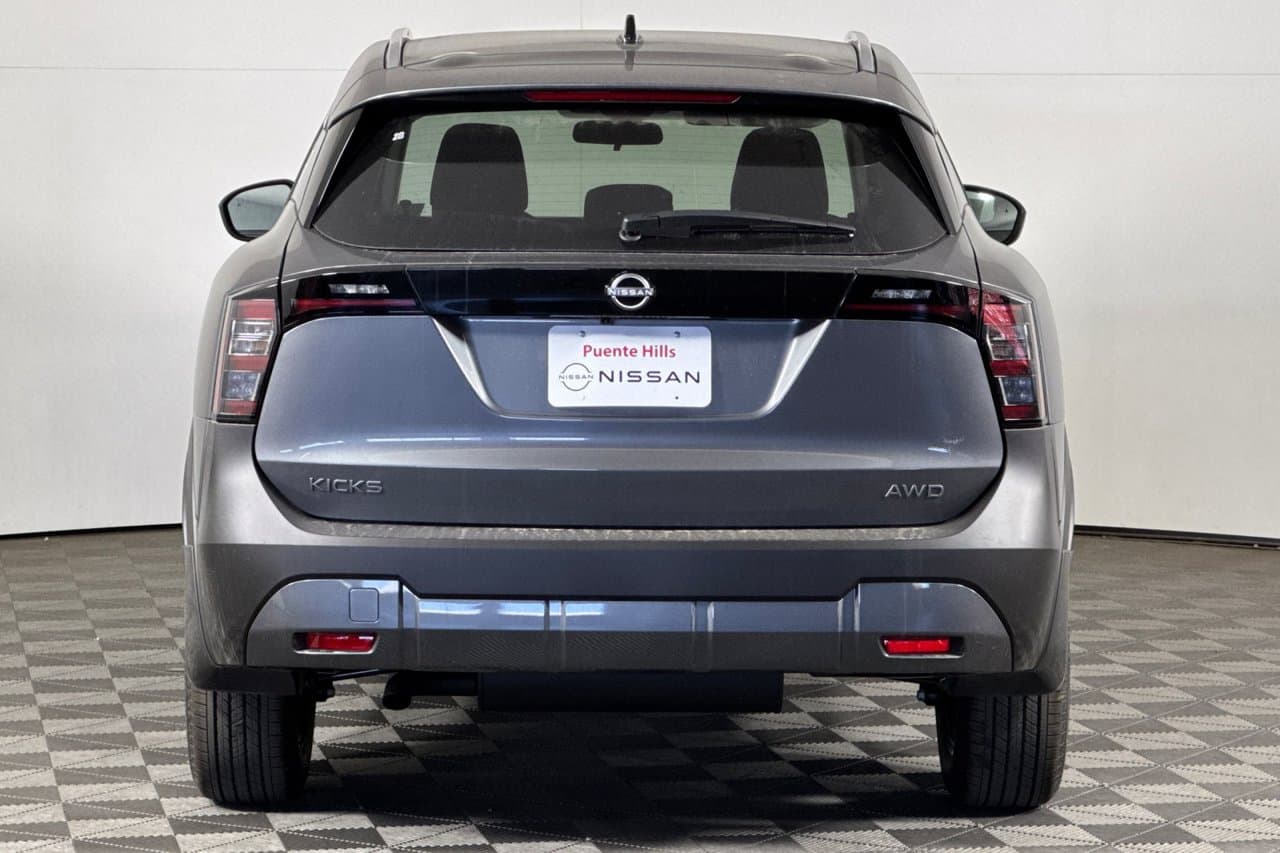 2027 Nissan Kicks SV 4