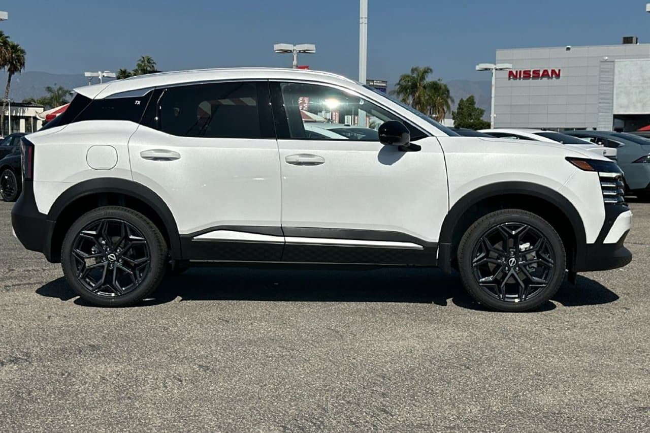 2027 Nissan Kicks SR 2