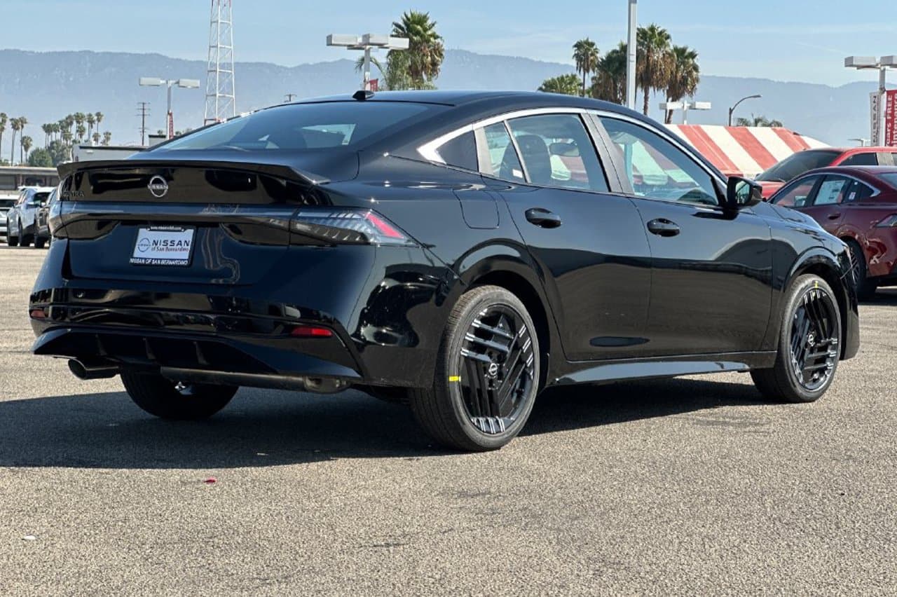 2027 Nissan Sentra SR 3
