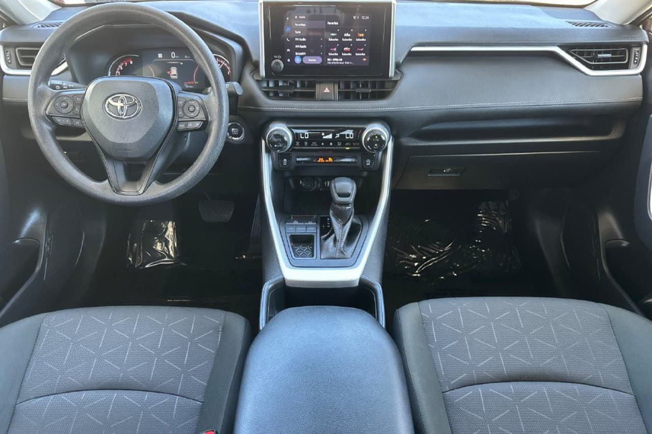 2025 Toyota RAV4 XLE 11