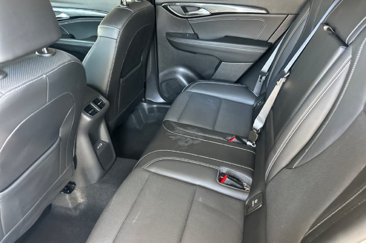 2023 Buick Envision Essence 9