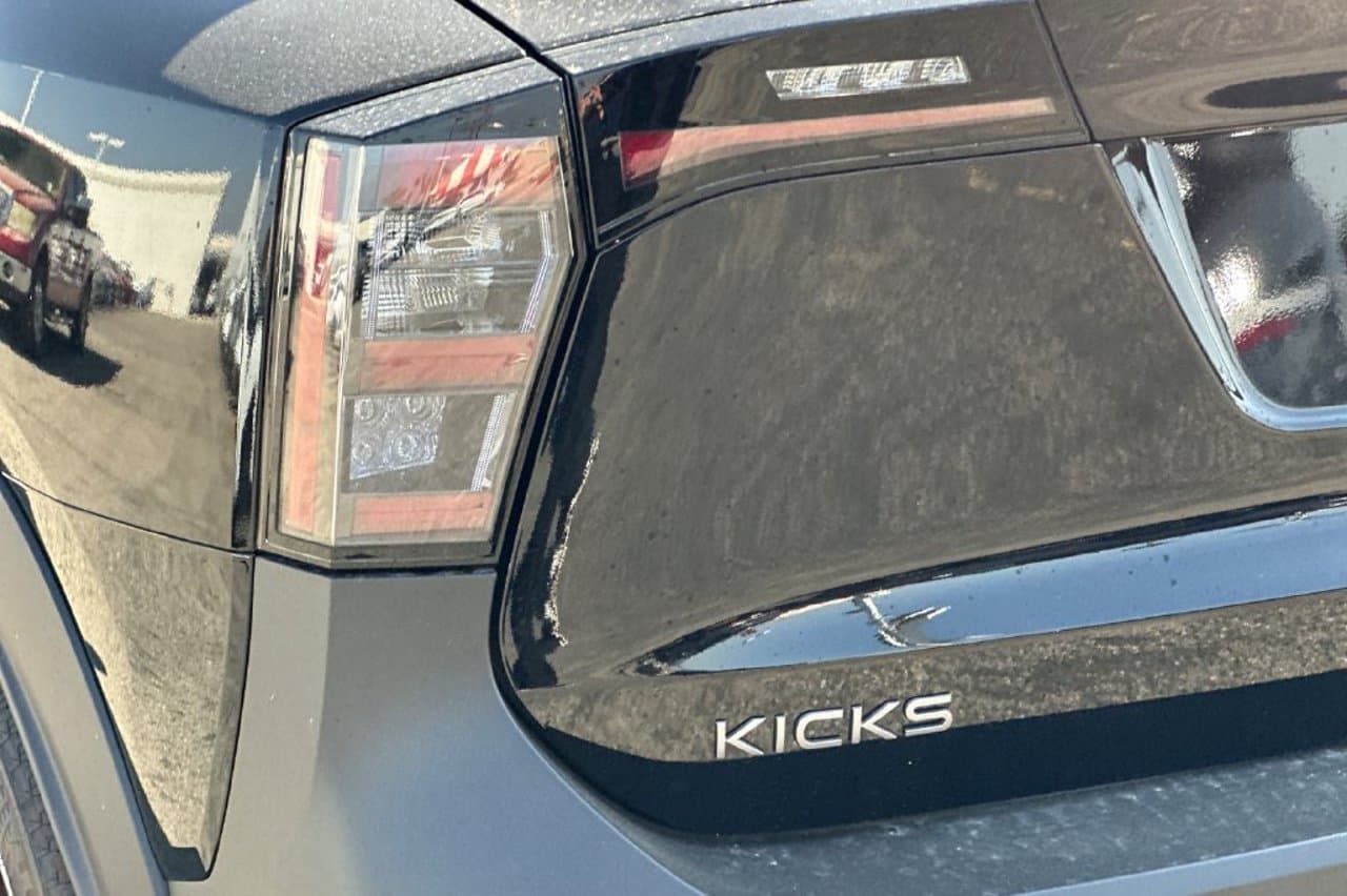 2027 Nissan Kicks SV 21