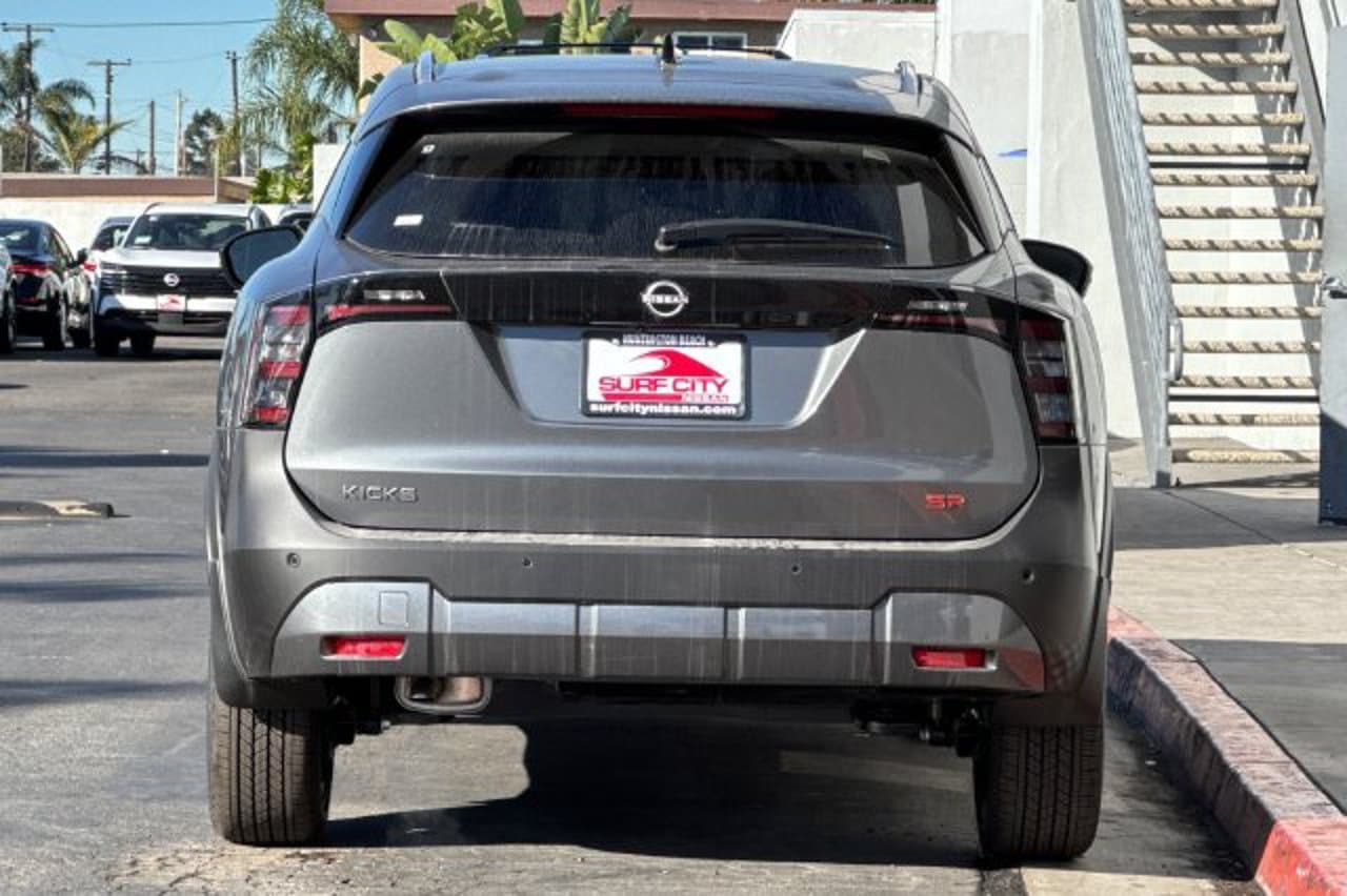 2026 Nissan Kicks SR 4