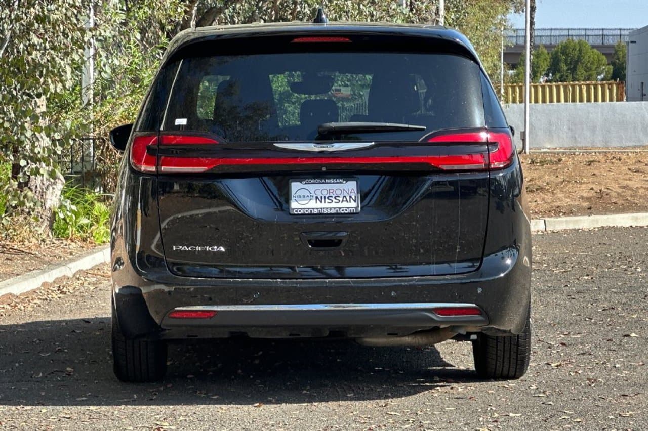 2025 Chrysler Pacifica Select 4