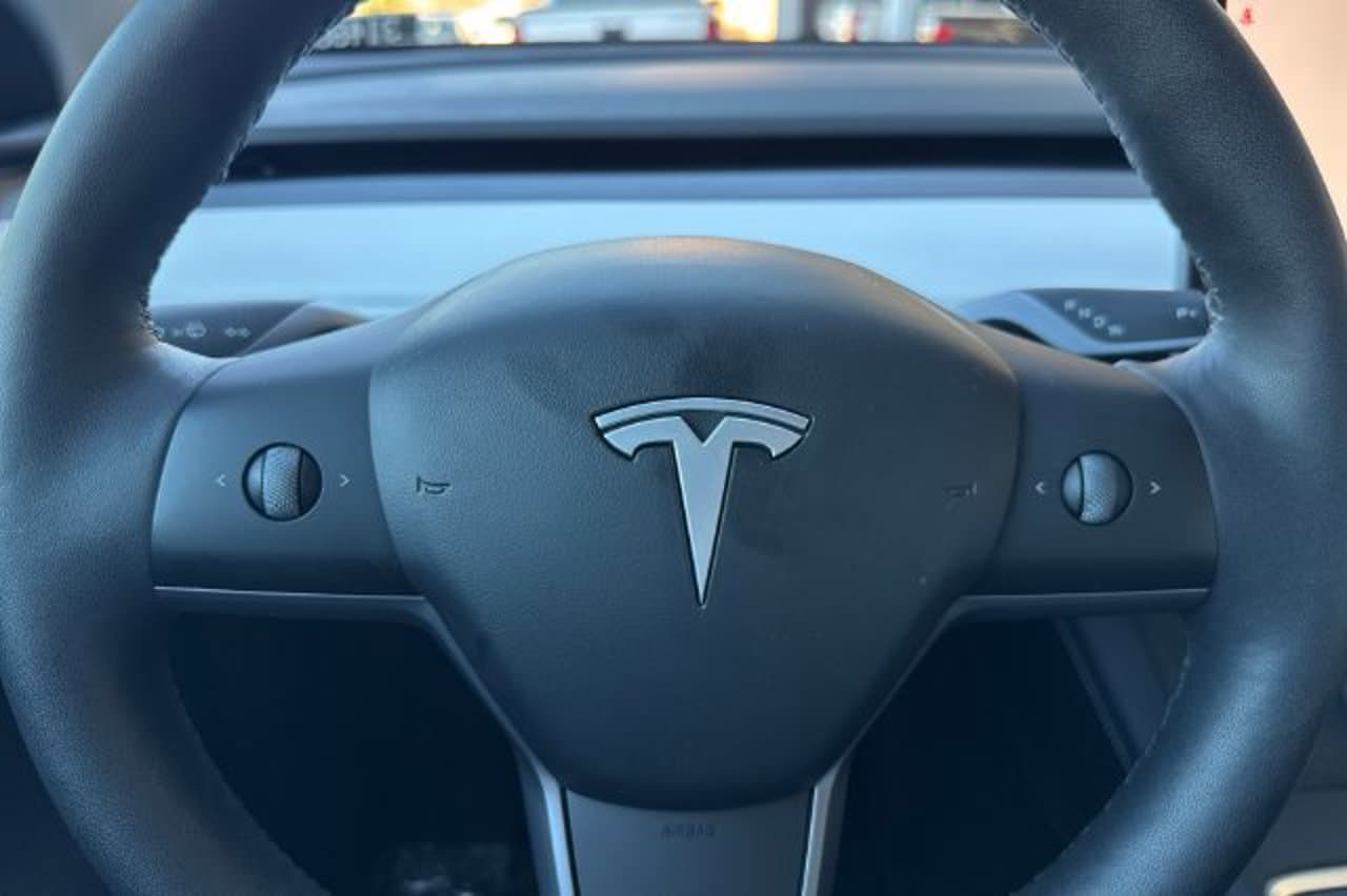 2025 Tesla Model Y Long Range 21